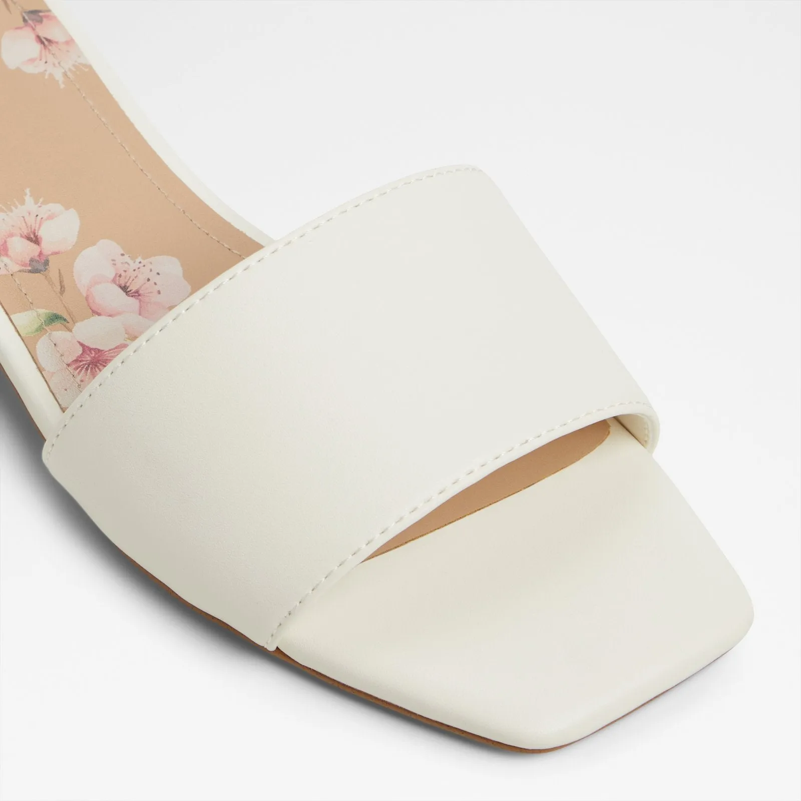 Agnis / Heeled Sandals