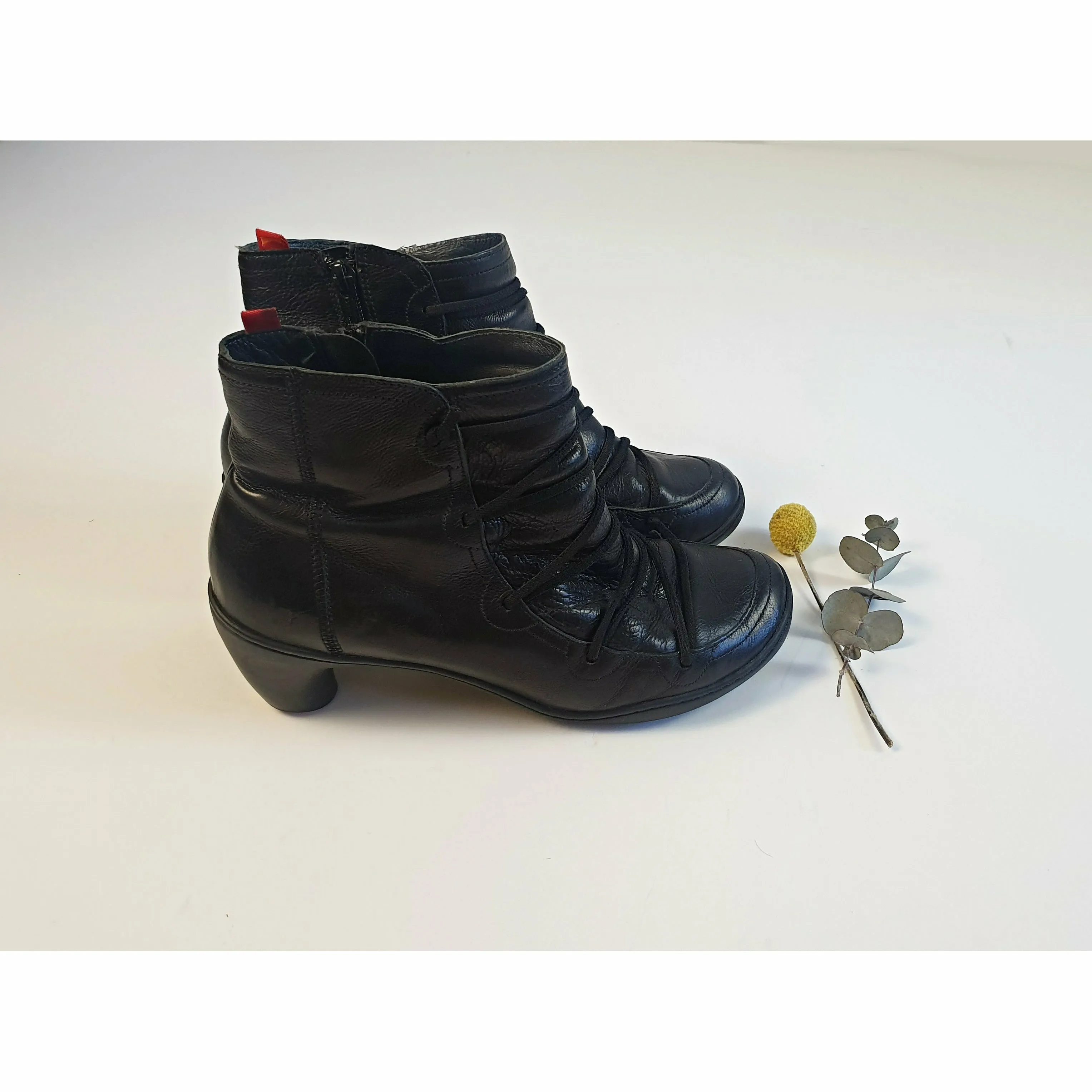 Camper pre-owned black heel boots with criss cross front detail size 40