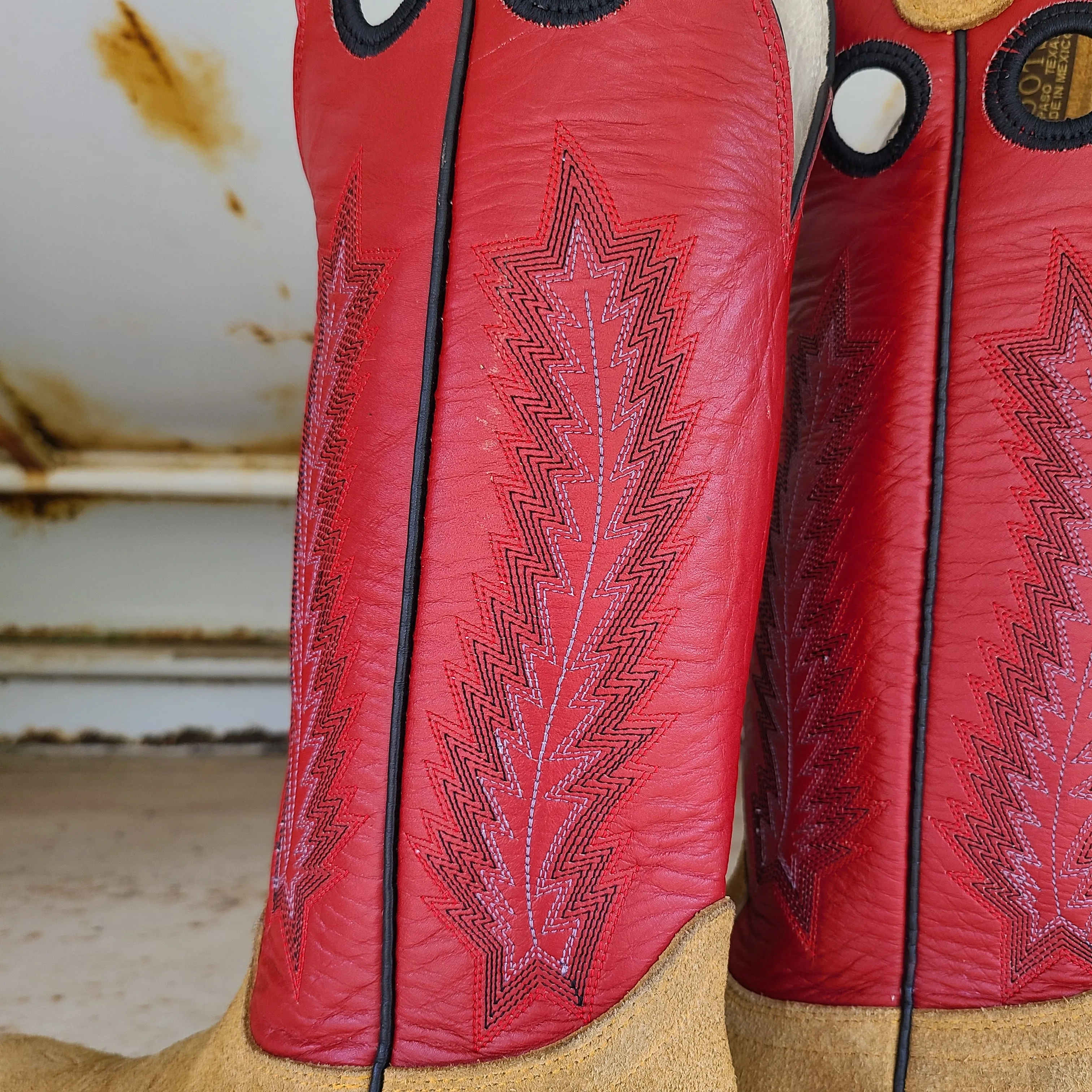 Hondo Picosa Creek Exclusive Maple Roughout w/Red Cow  - The Bailey Boot