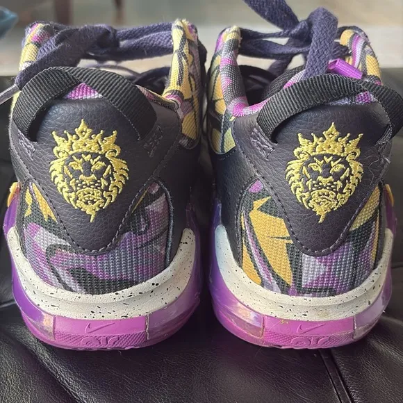 Nike LeBron Witness 7 SE Basketball Sneaker size 6.5Y