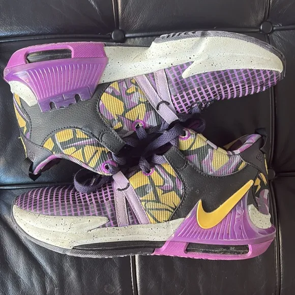Nike LeBron Witness 7 SE Basketball Sneaker size 6.5Y