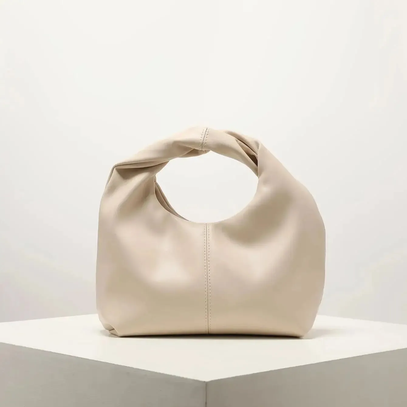 Sculpted Handle Handbag: Modern Elegance
