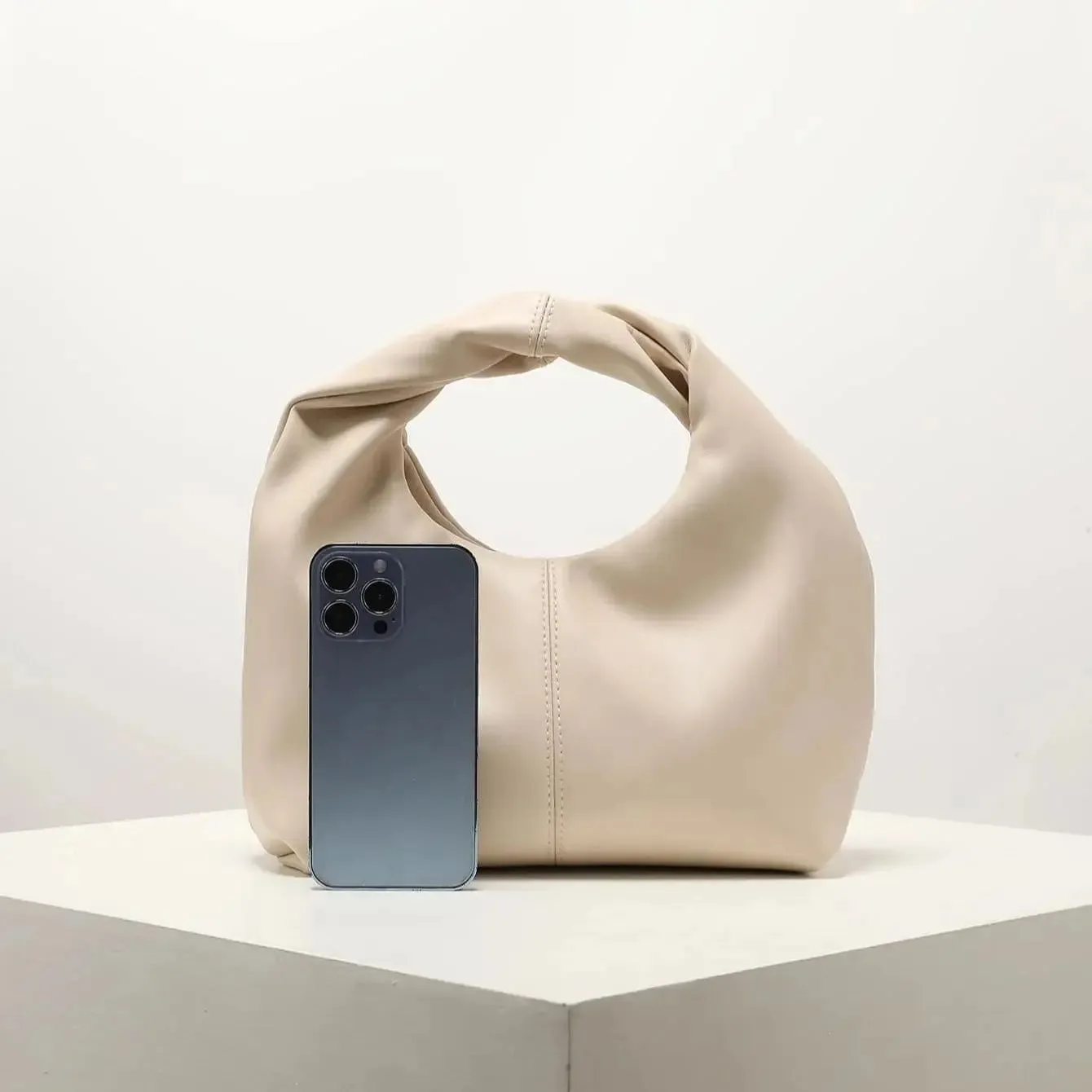 Sculpted Handle Handbag: Modern Elegance