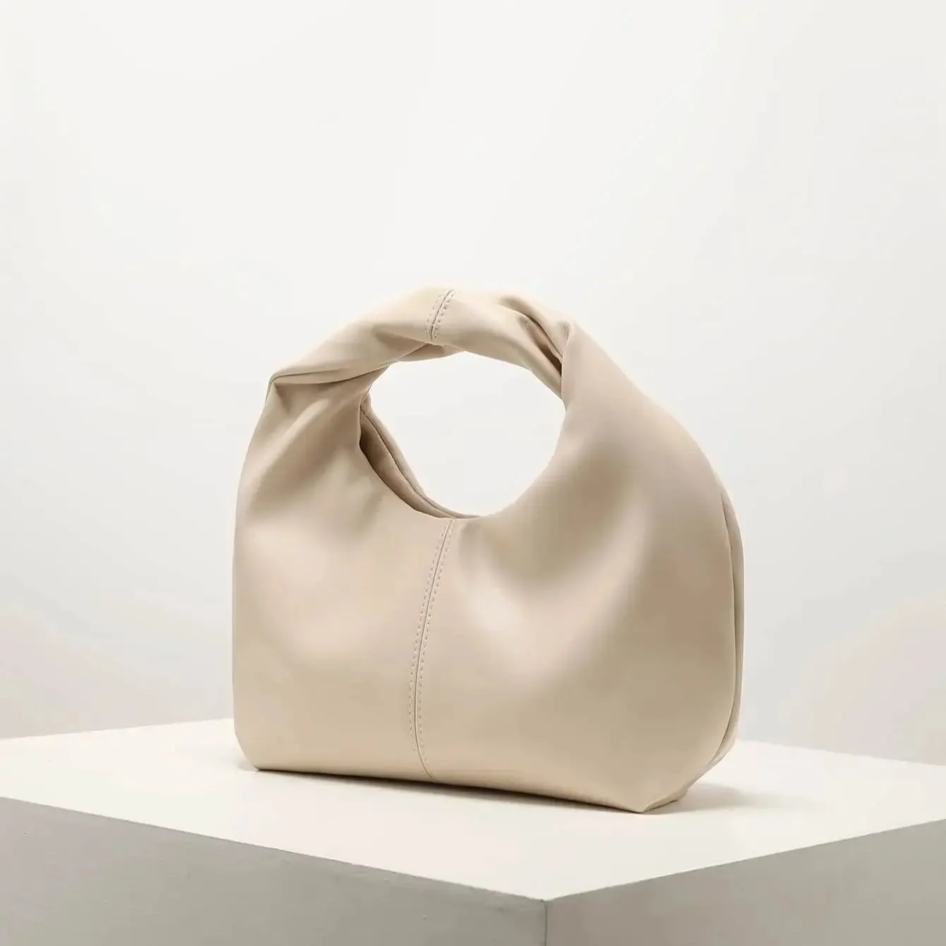 Sculpted Handle Handbag: Modern Elegance