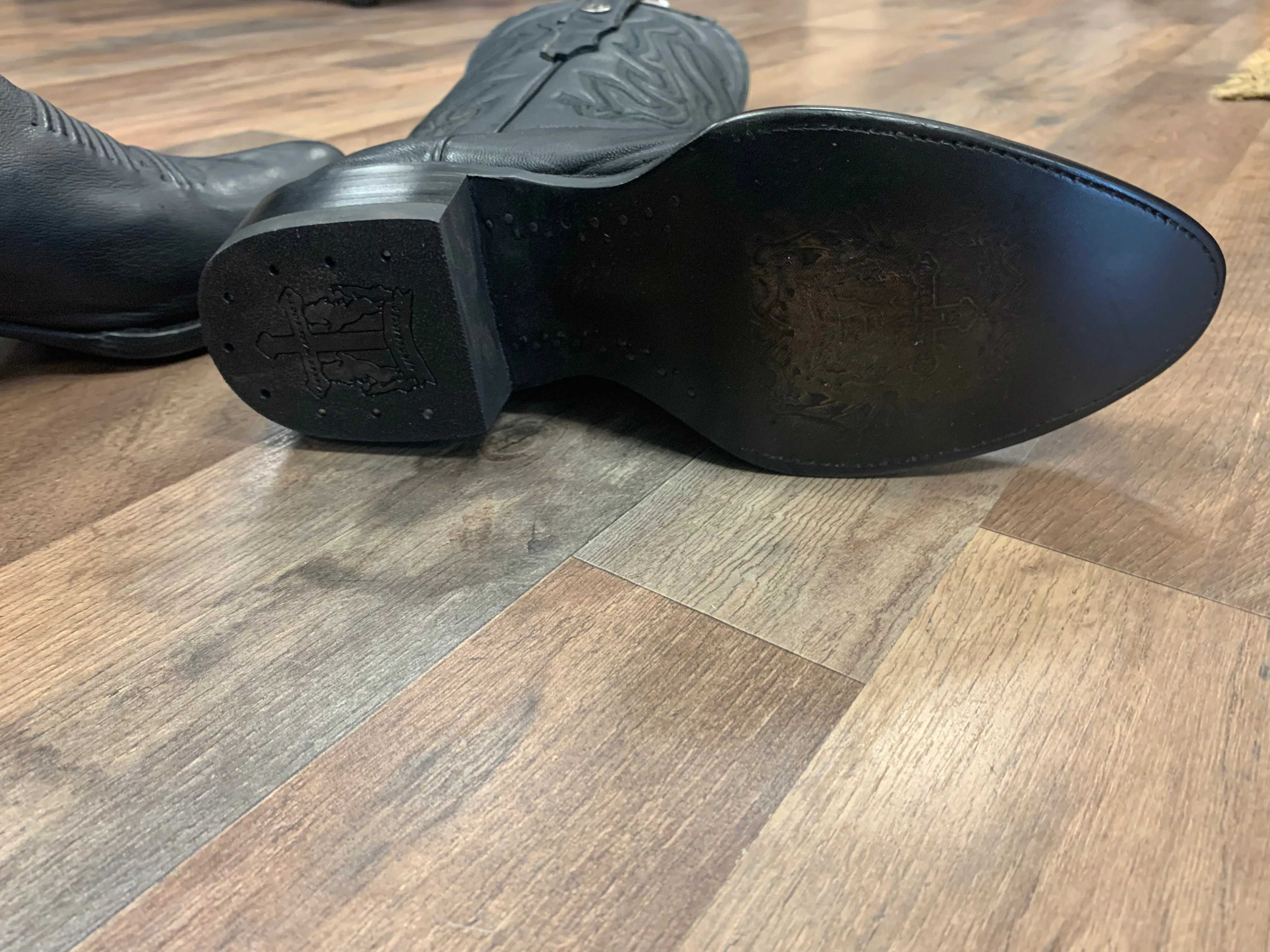 Tanner Mark Black Round Toe