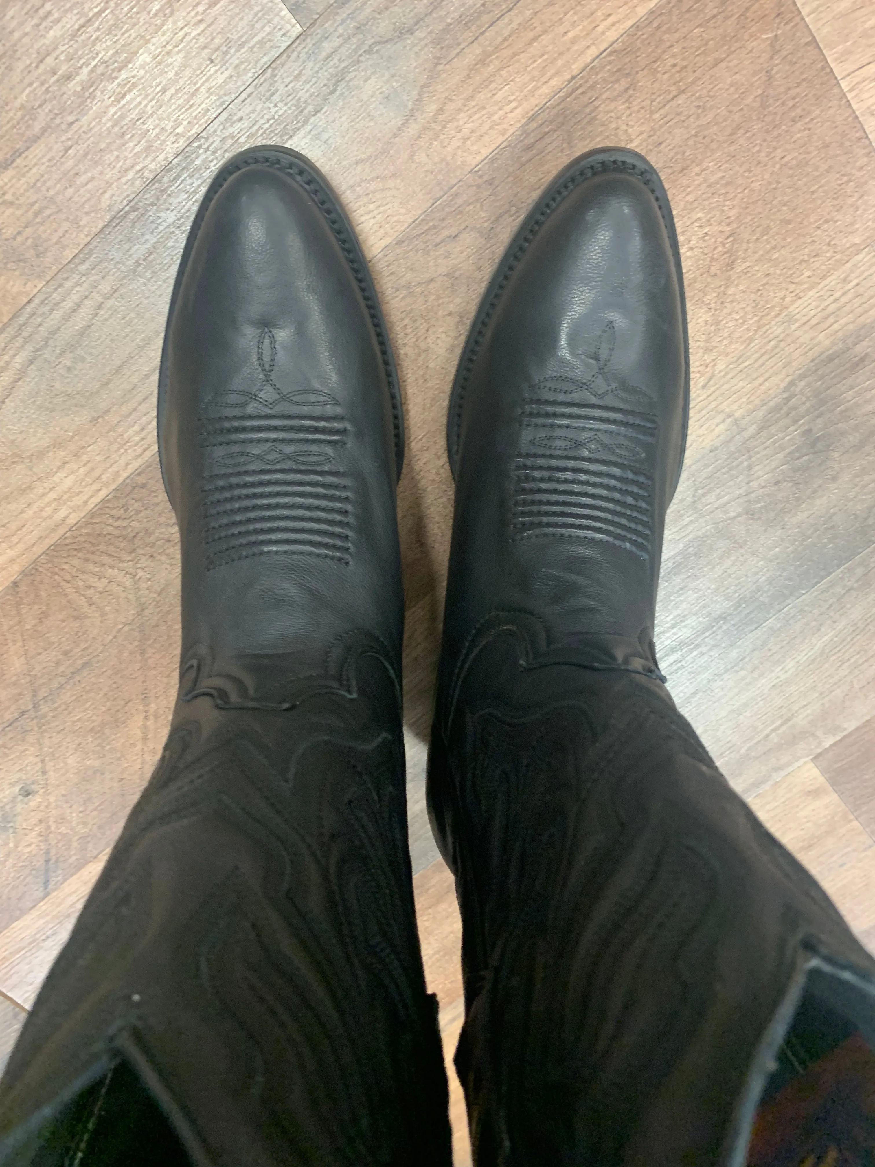 Tanner Mark Black Round Toe