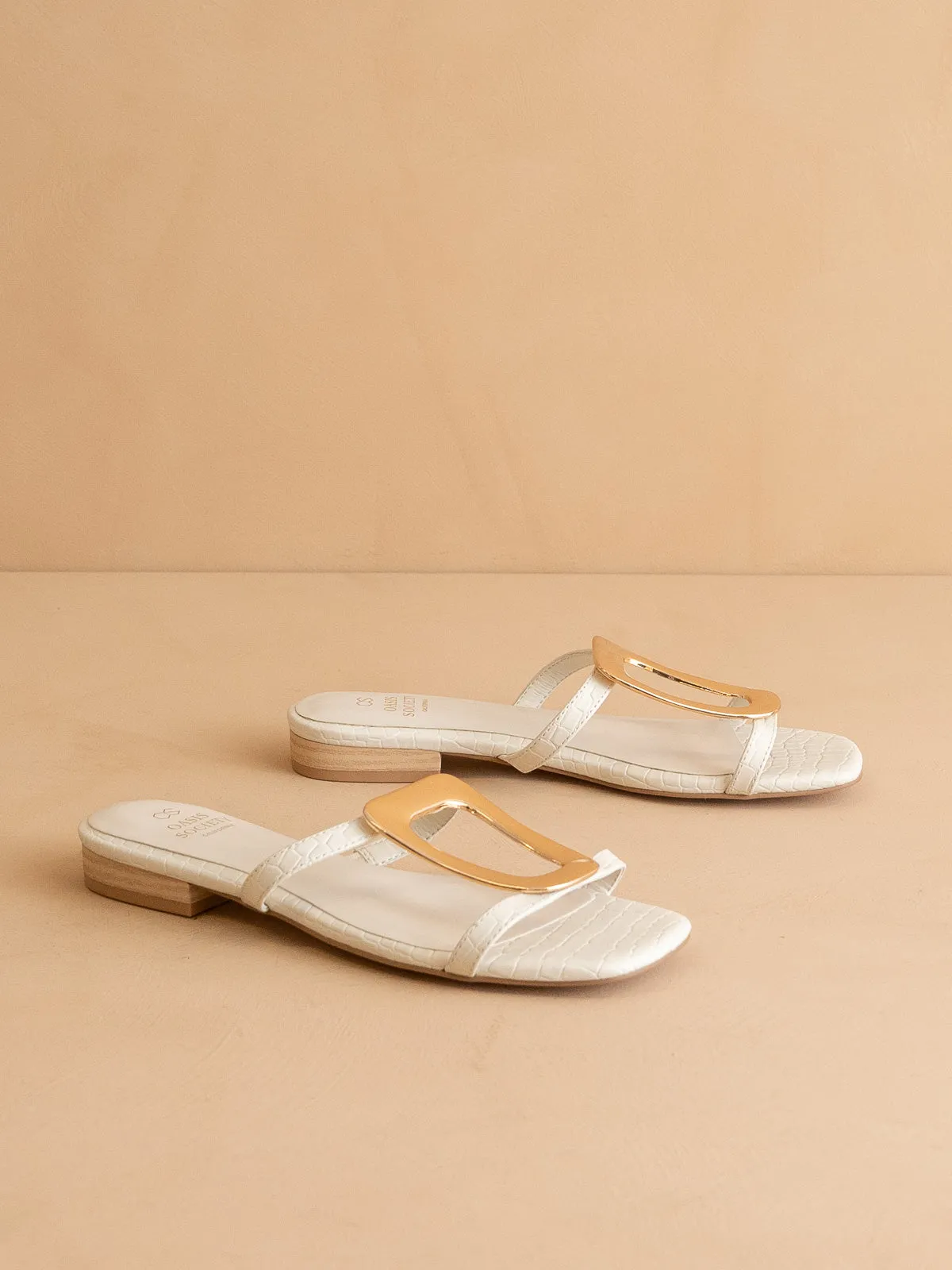 The Amiyah | White Statement Buckle Sandal