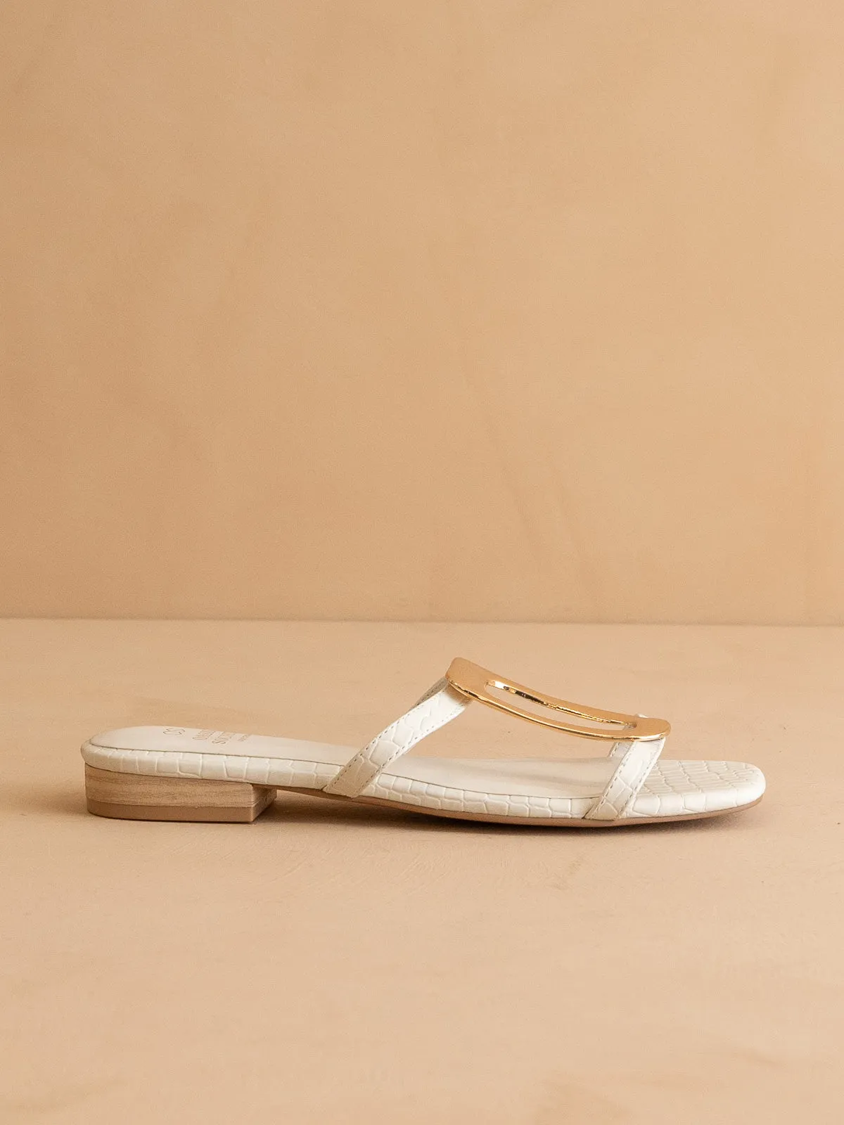 The Amiyah | White Statement Buckle Sandal