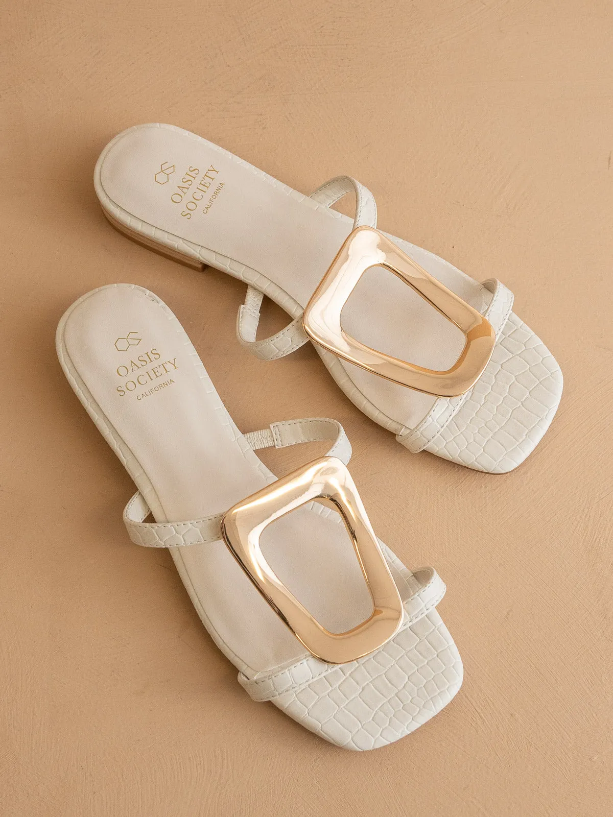 The Amiyah | White Statement Buckle Sandal